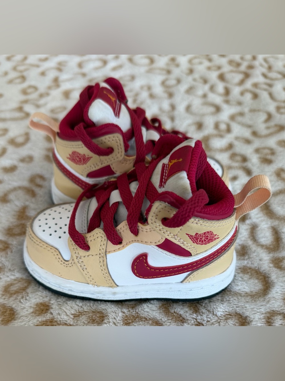 Air Jordan 1 Mid Toddler Light Curry Cardinal
Red 640735-201 Size: 4C - Picture 5 of 10